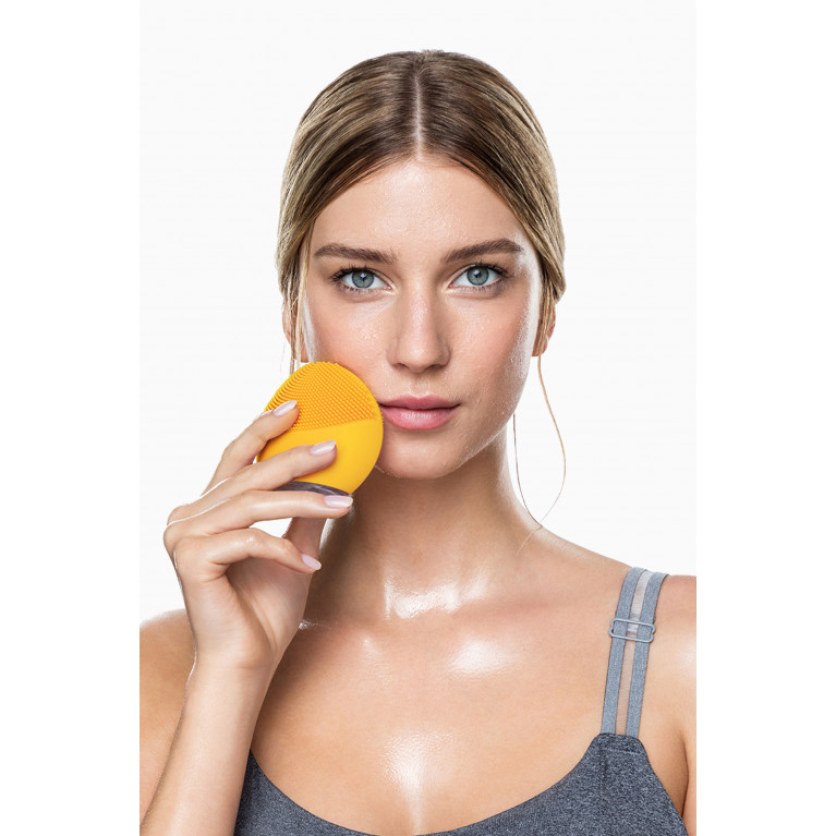 Foreo - Sunflower Yellow LUNA™ Mini 2 Facial Cleansing Brush