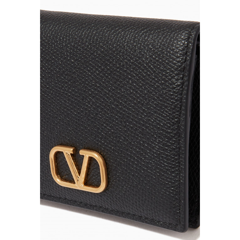 Valentino - Valentino Garavani VLOGO Signature Compact Wallet in Grainy Calfskin Black
