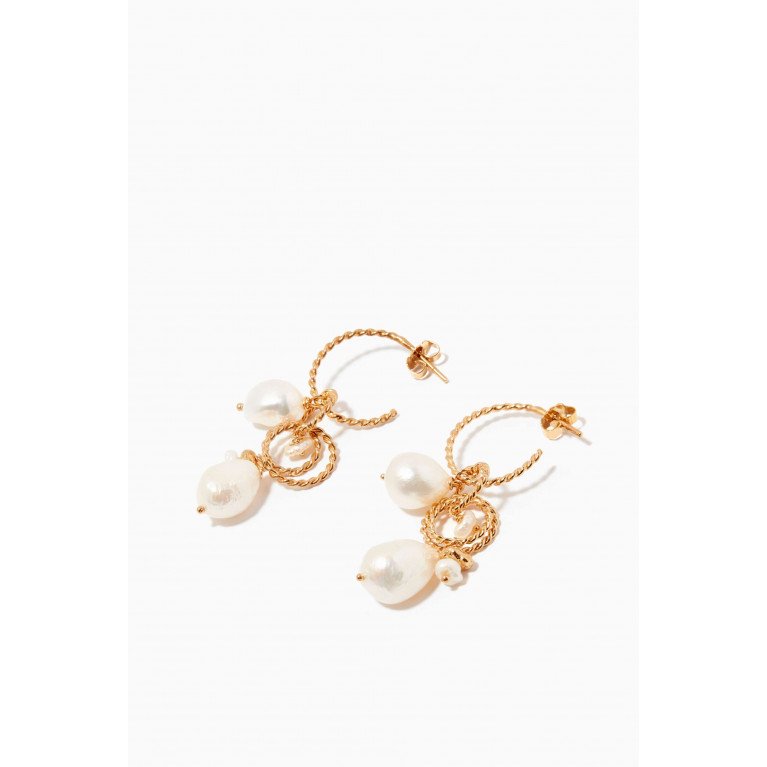 Joanna Laura Constantine - Exclusive Twisted Pearl Earrings in 18kt Gold-Plated Brass