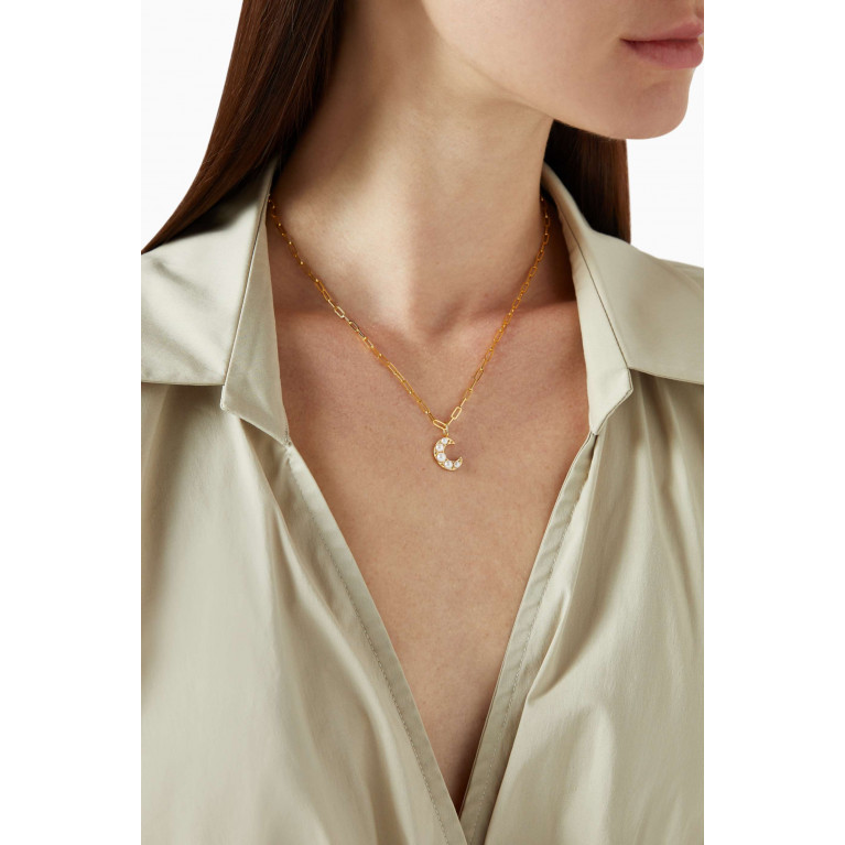 Otiumberg - Linked Chain with Pearl Moon Pendant in Yellow Gold Vermeil