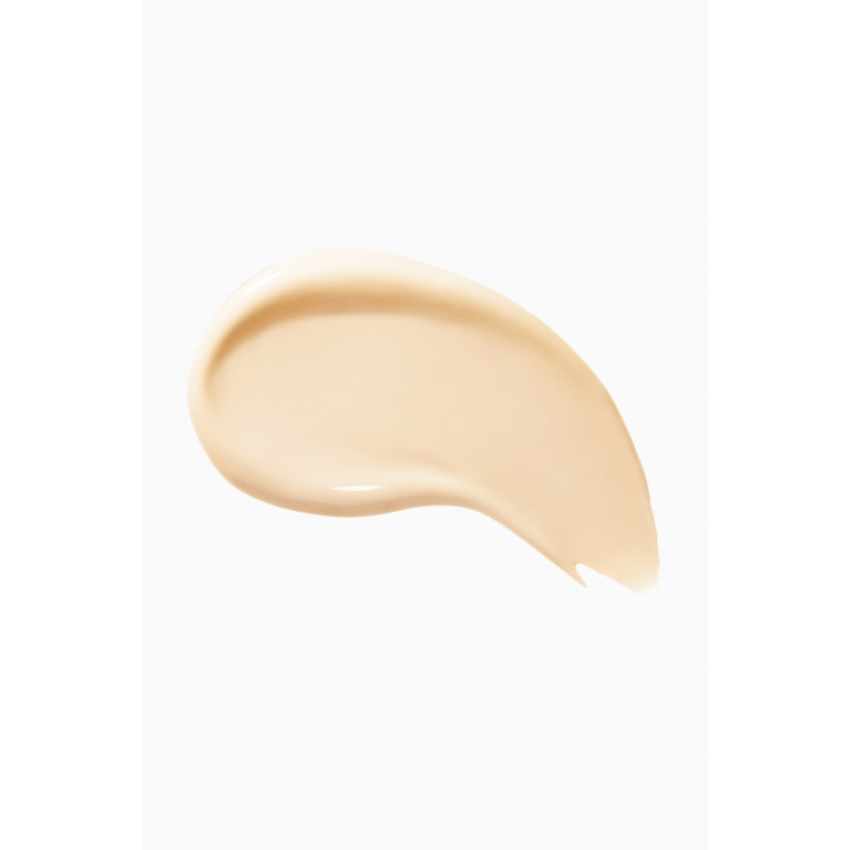 Shiseido - 110 Alabaster, Synchro Skin Radiant Lifting Foundation SPF 30, 30ml