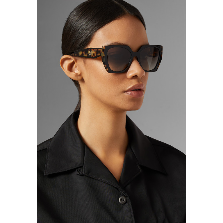 Prada - Cat-Eye Sunglasses in Acetate Brown