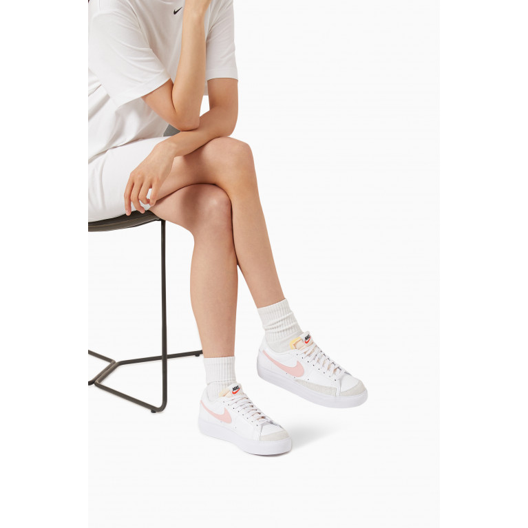 Nike - Blazer Low Platform Sneakers in Leather Pink