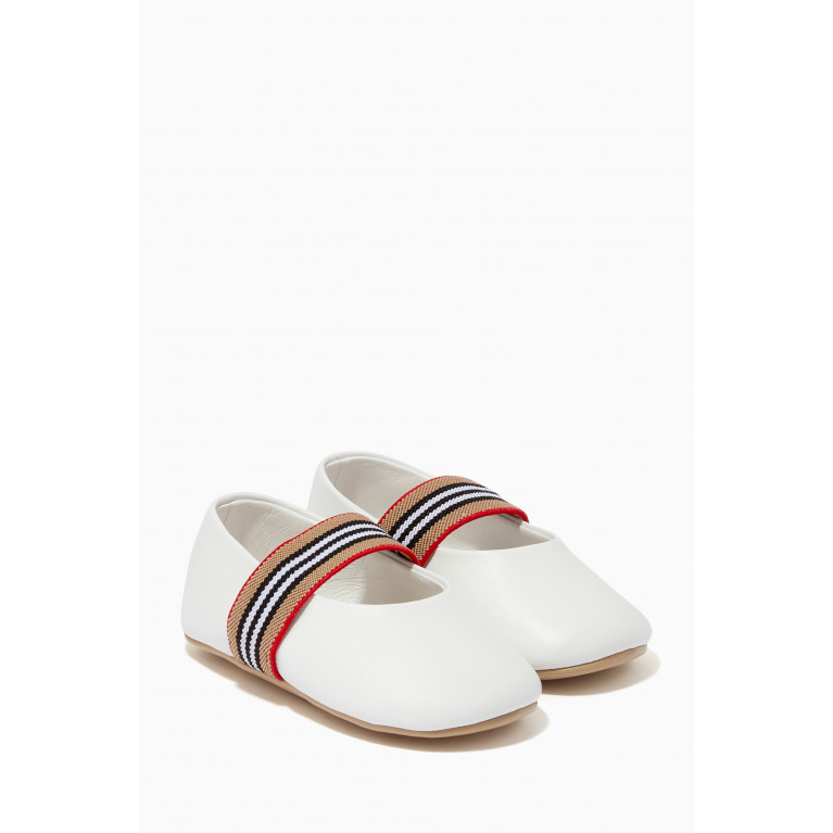 Burberry - Livvy Stripes Shoes in Leather