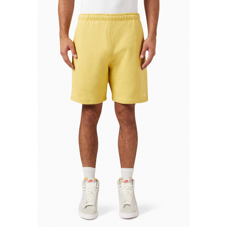 Nike - Swoosh Shorts in Cotton Fleece Yellow