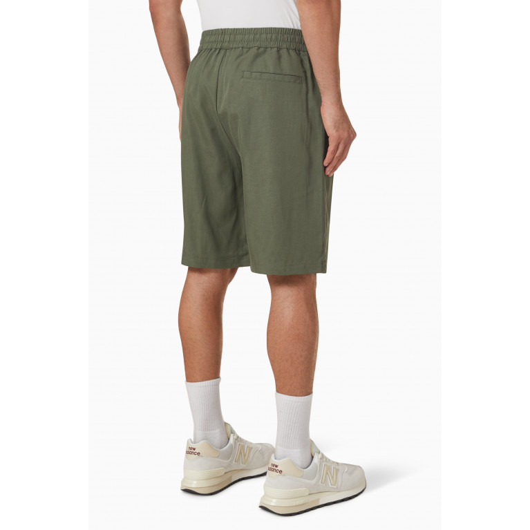 Les Deux - Otto Bermuda Shorts in Linen & Tencel Green