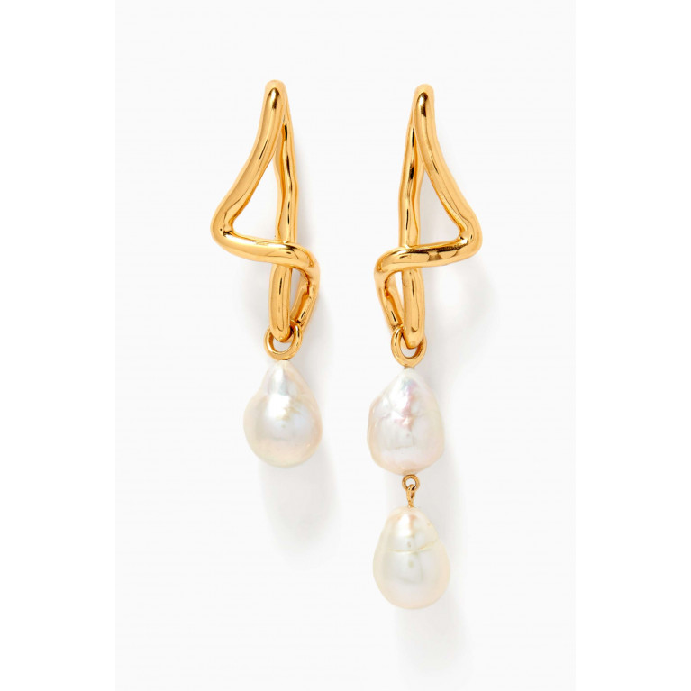 Missoma - Molten Baroque Pearl Mismatch Earrings in 18kt Recycled Gold-plated Brass