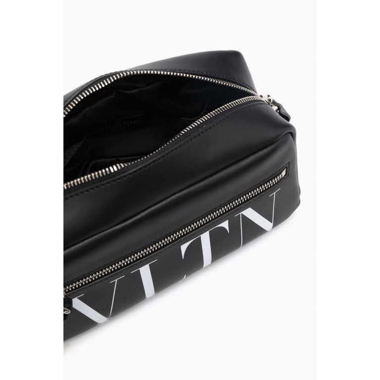 Valentino - Valentino Garavani VLTN Logo Wash Bag in Leather