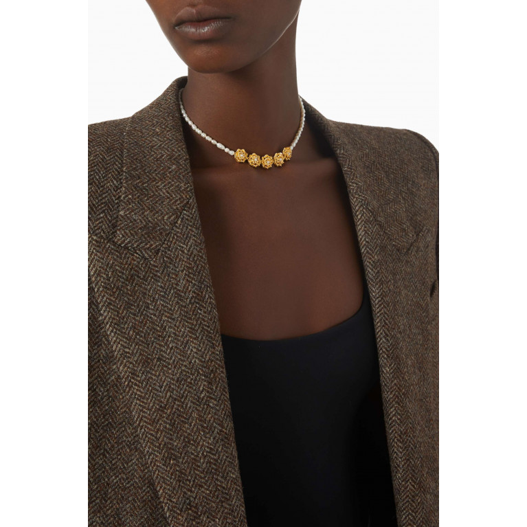 Joanna Laura Constantine - Twisted Wire Pearl Choker in 18kt Gold-plated Brass