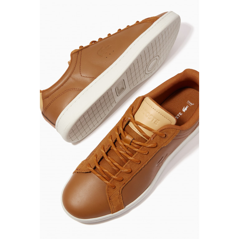 Lacoste - Carnaby Pro Low-top Sneakers in Leather & Suede