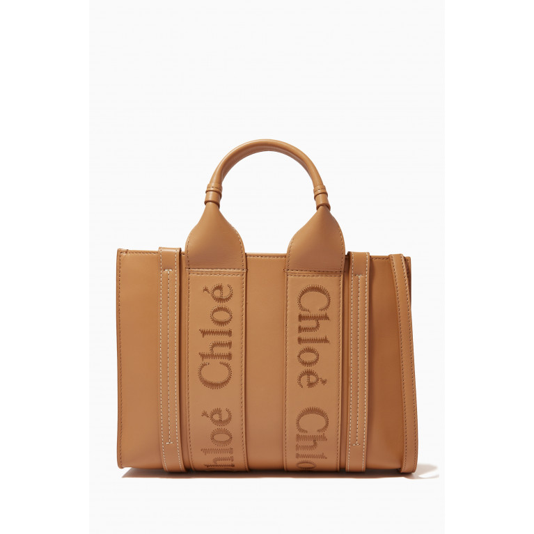 Chloé - Small Woody Tote Bag in Leather Neutral