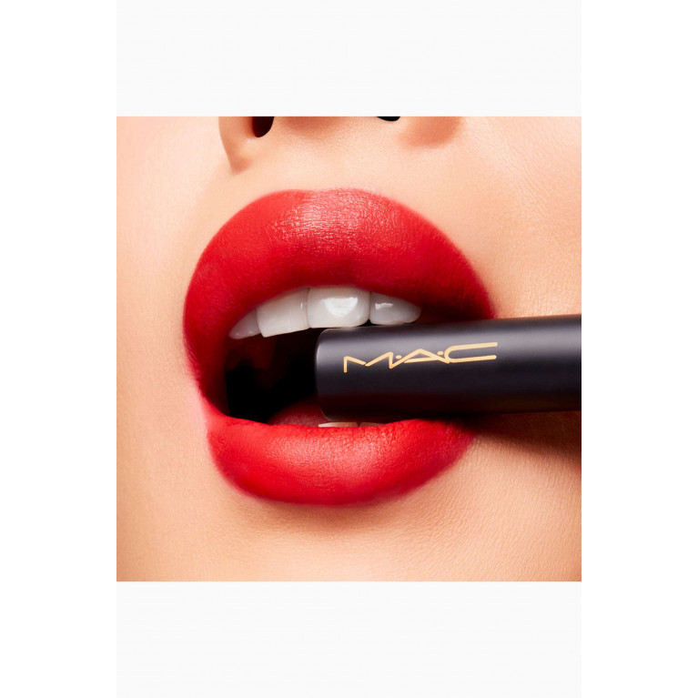 MAC Cosmetics - Devoted to Danger Powder Kiss Velvet Blur Slim Stick, 2g Devoted to Danger