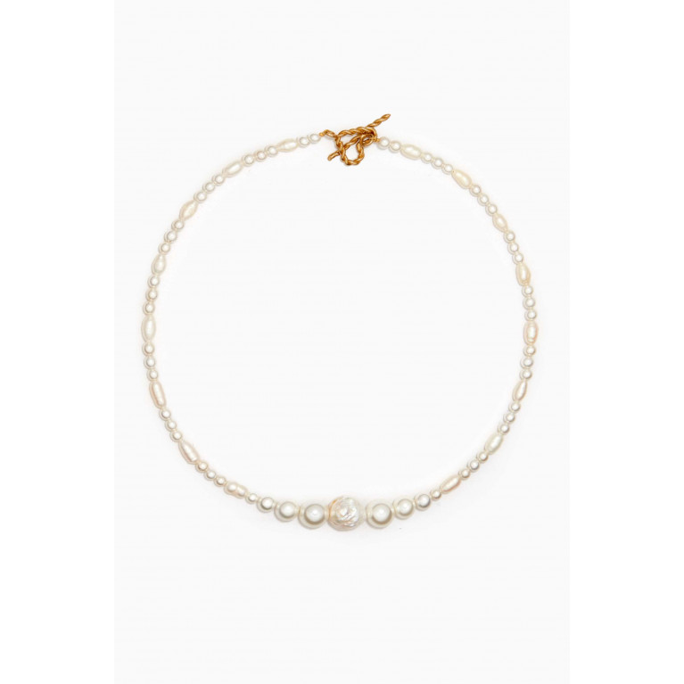 Luiny - Simple Pearl Necklace in Gold-plated Metal