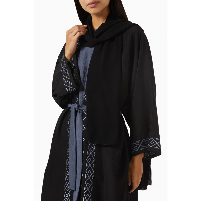 Rauaa Official - Embroidered Abaya Set