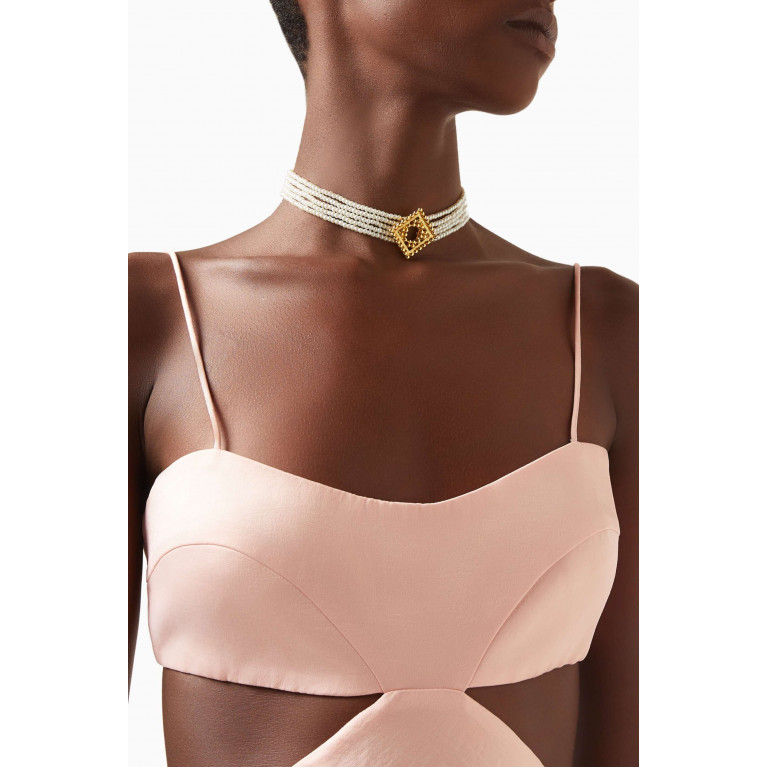 Lynyer - Ravi Pearl Choker in 24kt Gold-plated Brass