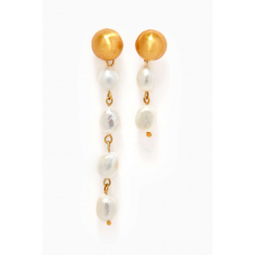 Lynyer - Blossom Pearl Asymmetric Earrings in 24kt Gold-plated Brass