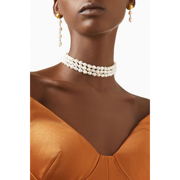 Lynyer - Blossom Pearl Choker in 24kt Gold-plated Brass