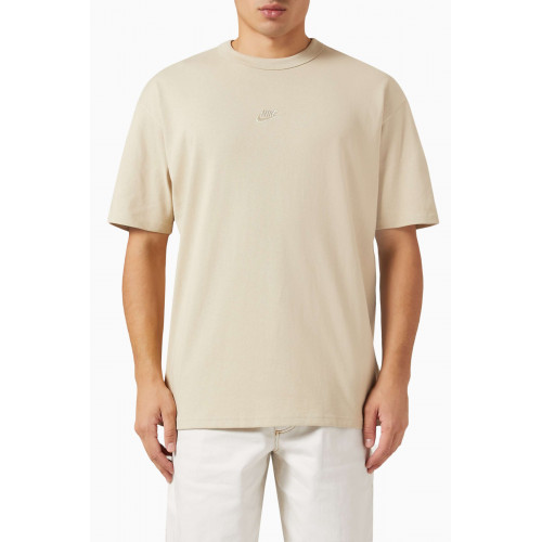 Nike - Sportswear Premium Essentials T-shirt in Cotton Neutral