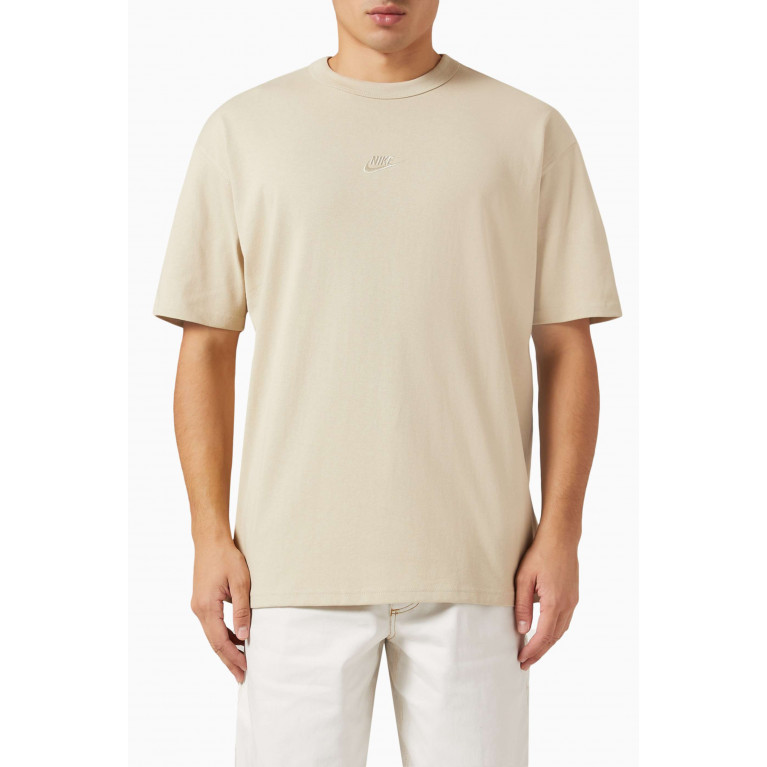 Nike - Sportswear Premium Essentials T-shirt in Cotton Neutral
