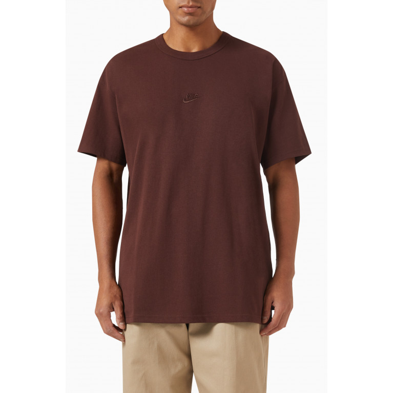 Nike - Sportswear Premium Essentials T-shirt in Cotton Brown