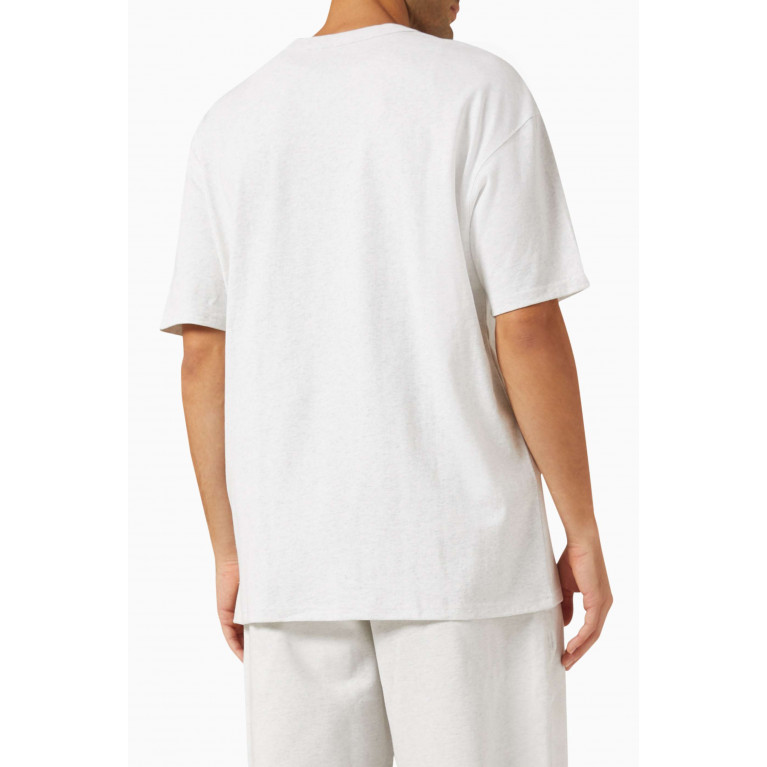 Nike - Sportswear Premium Essentials T-shirt in Cotton Grey
