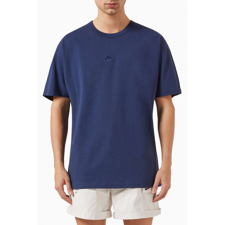 Nike - Sportswear Premium Essentials T-shirt in Cotton Blue
