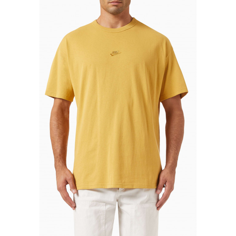 Nike - Sportswear Premium Essentials T-shirt in Cotton Yellow