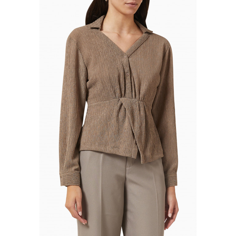 The Giving Movement - Modest Twist-front Shirt in RE-CRINK100© Brown