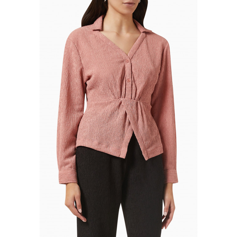 The Giving Movement - Modest Twist-front Shirt in RE-CRINK100© Pink