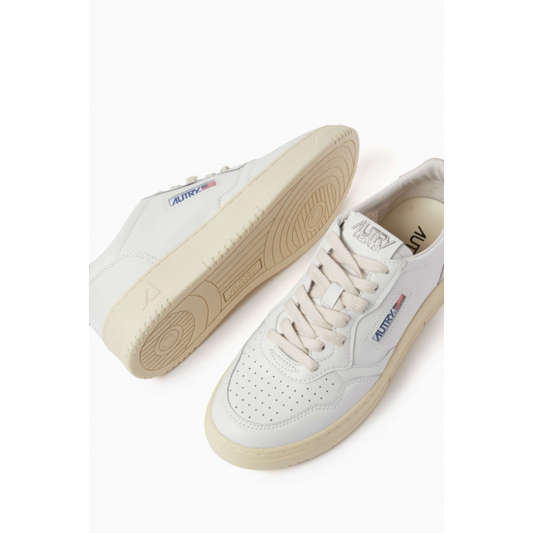 Autry - Medalist Low-top Sneakers in Leather