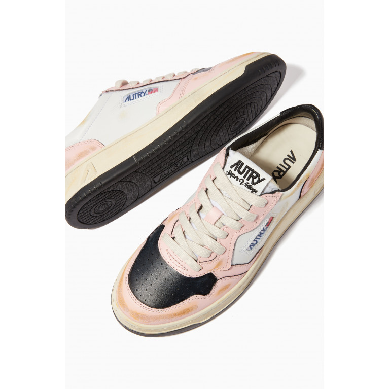 Autry - Super Vintage Medalist Low Sneakers in Leather