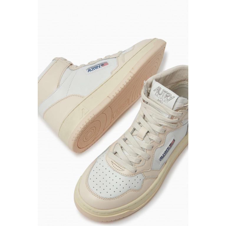 Autry - Medalist Low Sneakers in Leather Pink