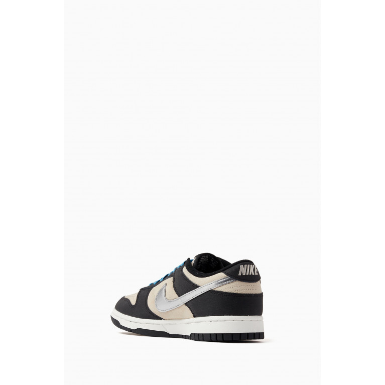 Nike - Dunk Low Sneakers in Leather