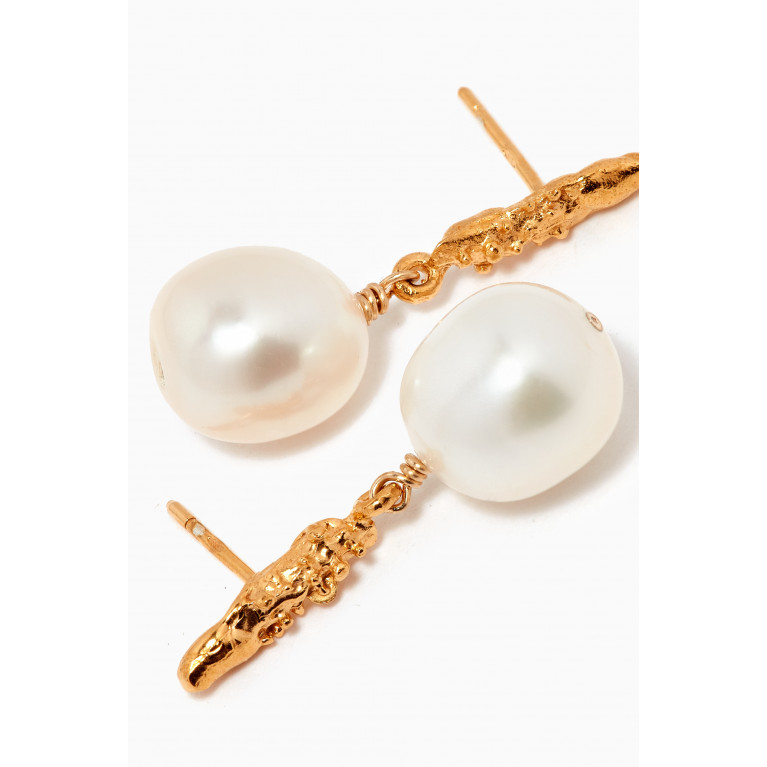 Alighieri - The Lustre of the Moon Pearl Drop Earrings in 24kt Gold-plated Bronze