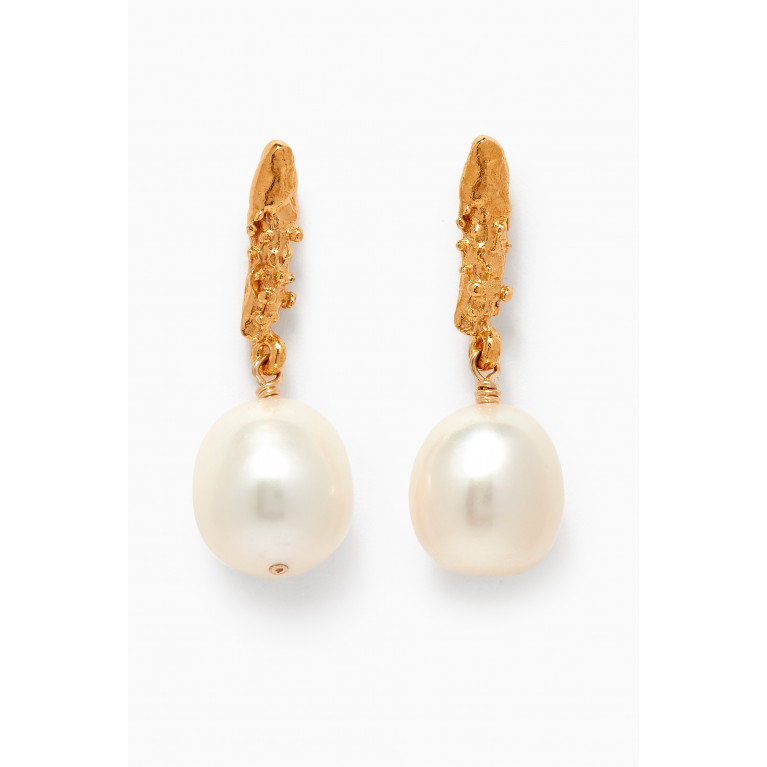 Alighieri - The Lustre of the Moon Pearl Drop Earrings in 24kt Gold-plated Bronze