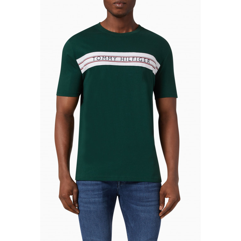 Tommy Hilfiger - Logo Tape T-shirt in Organic Cotton