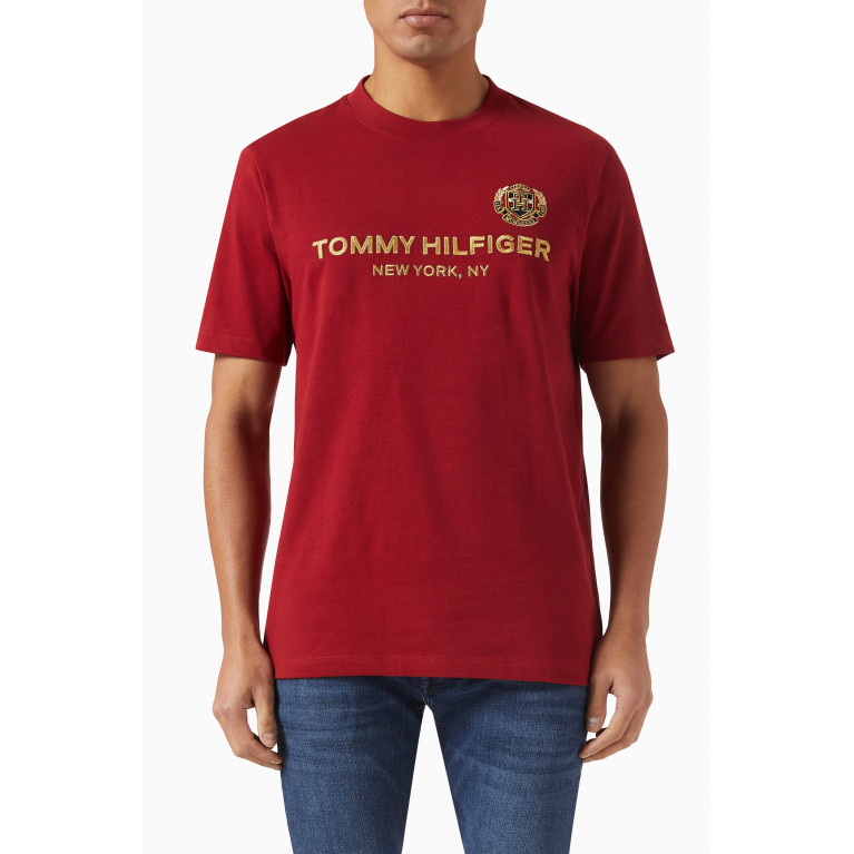 Tommy Hilfiger - Icon Stack Crest T-shirt in Transitional Cotton Red