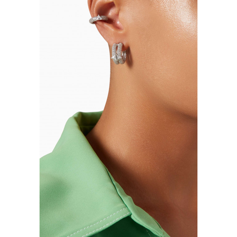 MER"S - Halo Huggie Earrings in Rhodium-plated Sterling Silver