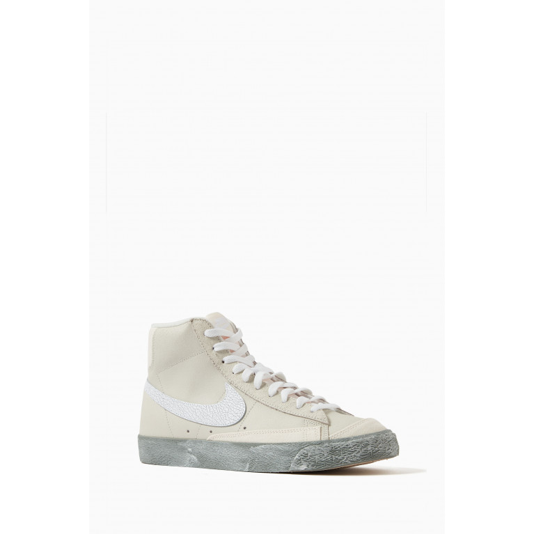 Nike - Blazer Mid '77 Sneakers in Cracked Leather