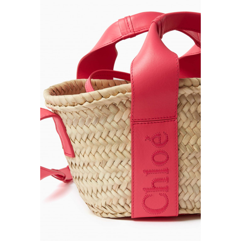 Chloé - Small Chloé Sense Basket Bag in Raffia & Leather Pink