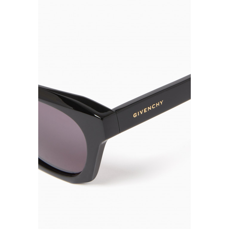 Givenchy  - Givenchy 55 Sunglasses in Acetate Black
