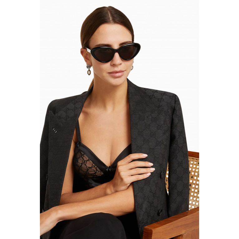 Gucci - Cat Eye Sunglasses in Acetate Black
