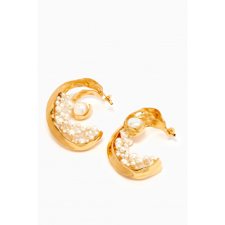 Misho - Crest Hoops with Cluster Pearls in 22kt Gold-plated Bronze