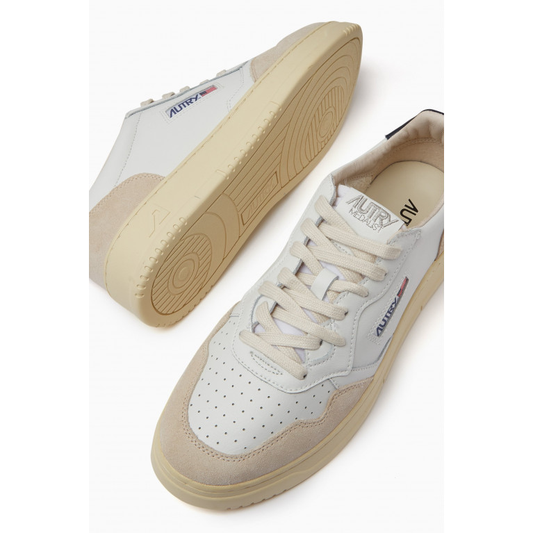 Autry - Medalist Low Sneakers in Leather & Suede
