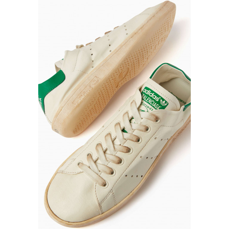 Balenciaga - x adidas Stan Smith Worn-out Sneakers in Leather White