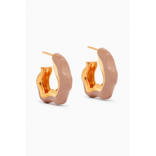Joanna Laura Constantine - Wave Hoop Earrings in Gold-plated Brass Neutral