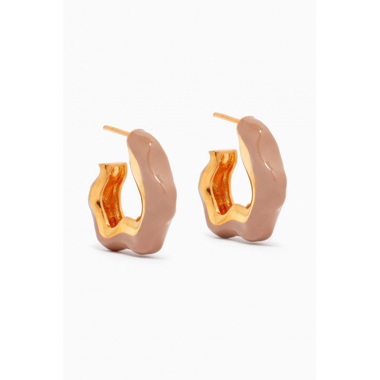 Joanna Laura Constantine - Wave Hoop Earrings in Gold-plated Brass Neutral