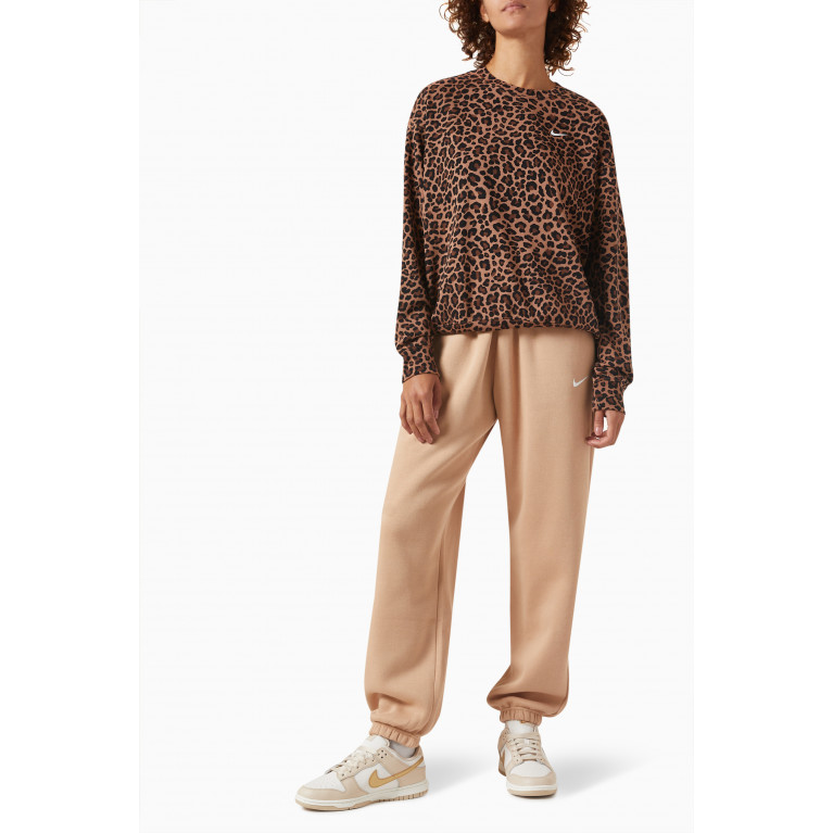 Nike - Nike Dri-FIT Get Fit Leopard Sweatshirt in Jersey Brown