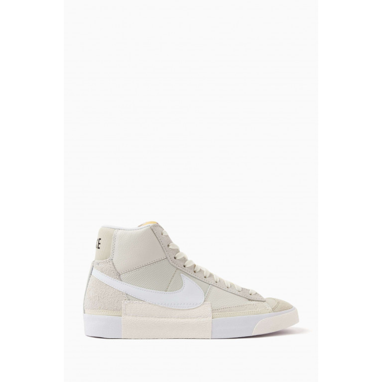 Nike - Blazer Mid '77 Pro Club Sneakers in Leather White