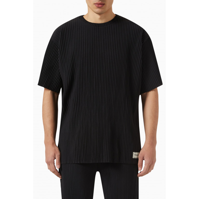 The Giving Movement - Pleated T-shirt in PLISSE100© Black